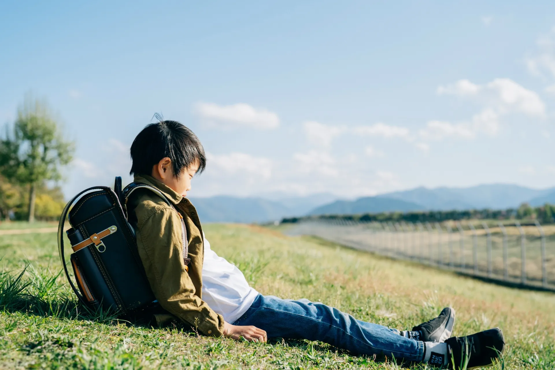 「学校へ行きたくない」は不登校？小学生の支援と相談先を紹介